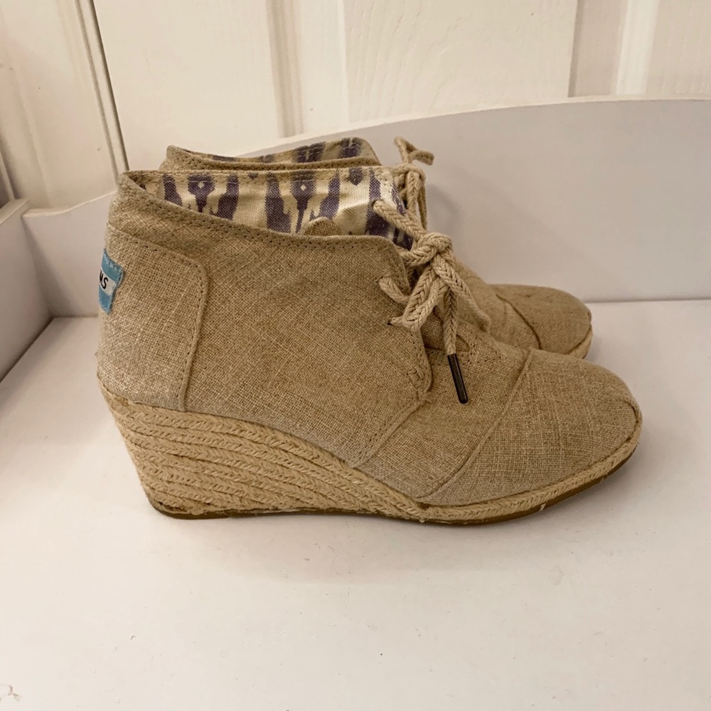TOMS Desert Burlap Canvas Wedges Booties